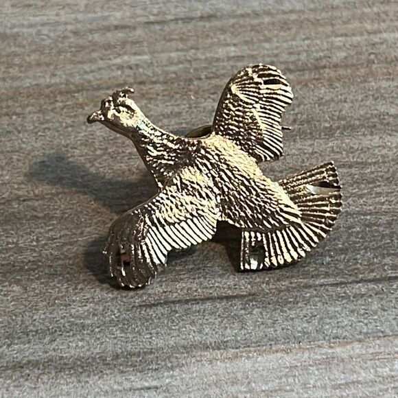 Pheasant In Flight Gold Tone Hand Crafted Lapel Pin - Picture 1 of 6